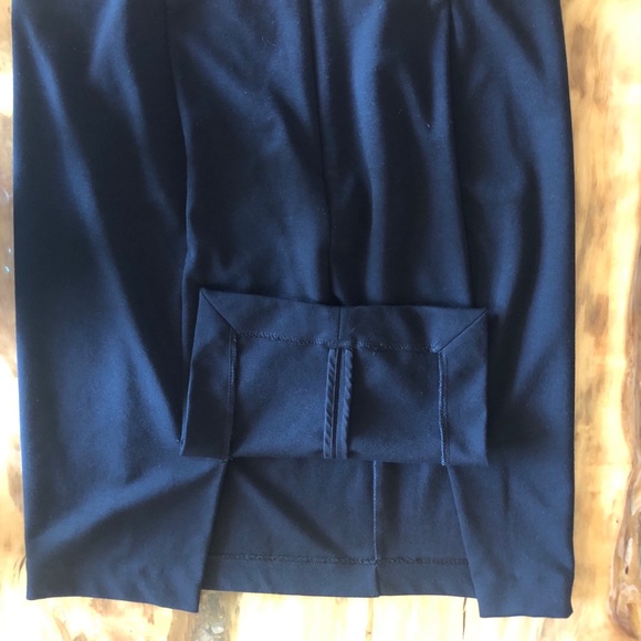 Ladies Black, knee-length Skirt - Picture 3 of 6